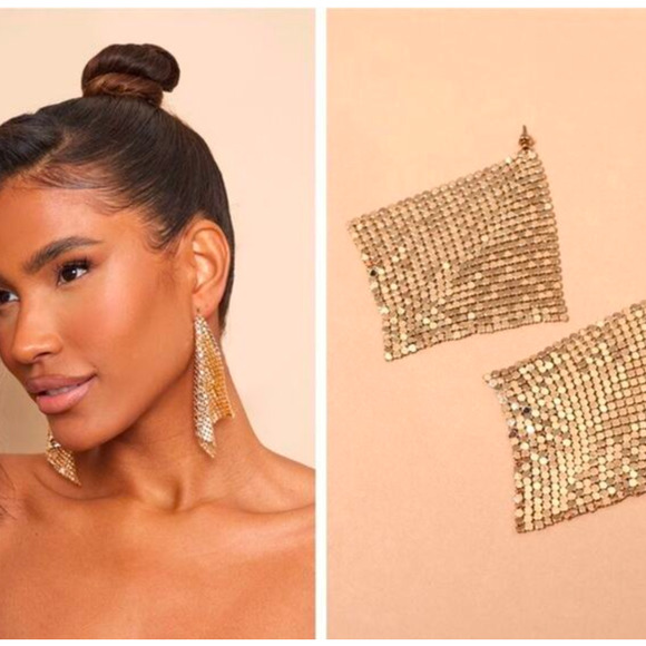 PrettyLittleThing Gold Chainmail Statement Stud Earrings NWT - Picture 1 of 4